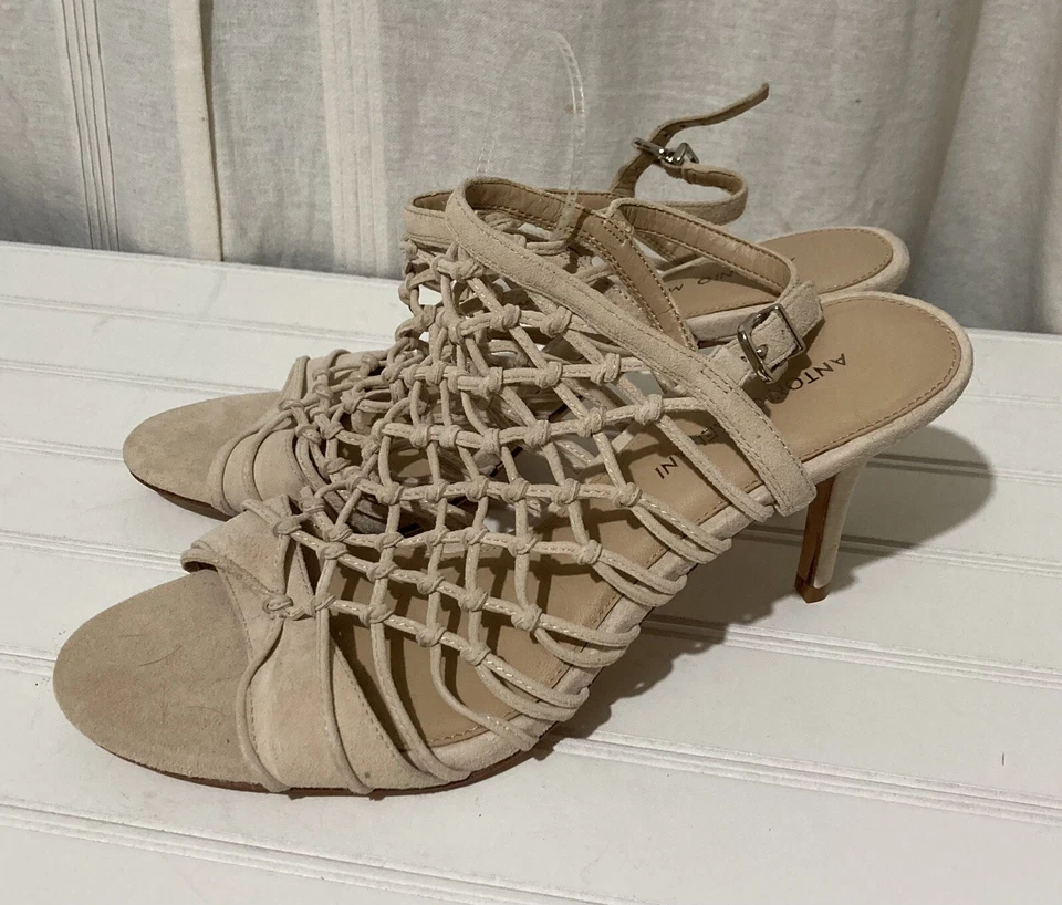 Sandalia Antonio Melani Eslinga Trasera Tirantes Jaula Beige Gamuza Nueva Tacón 3 Pulgadas 10M Foto 3 de 4