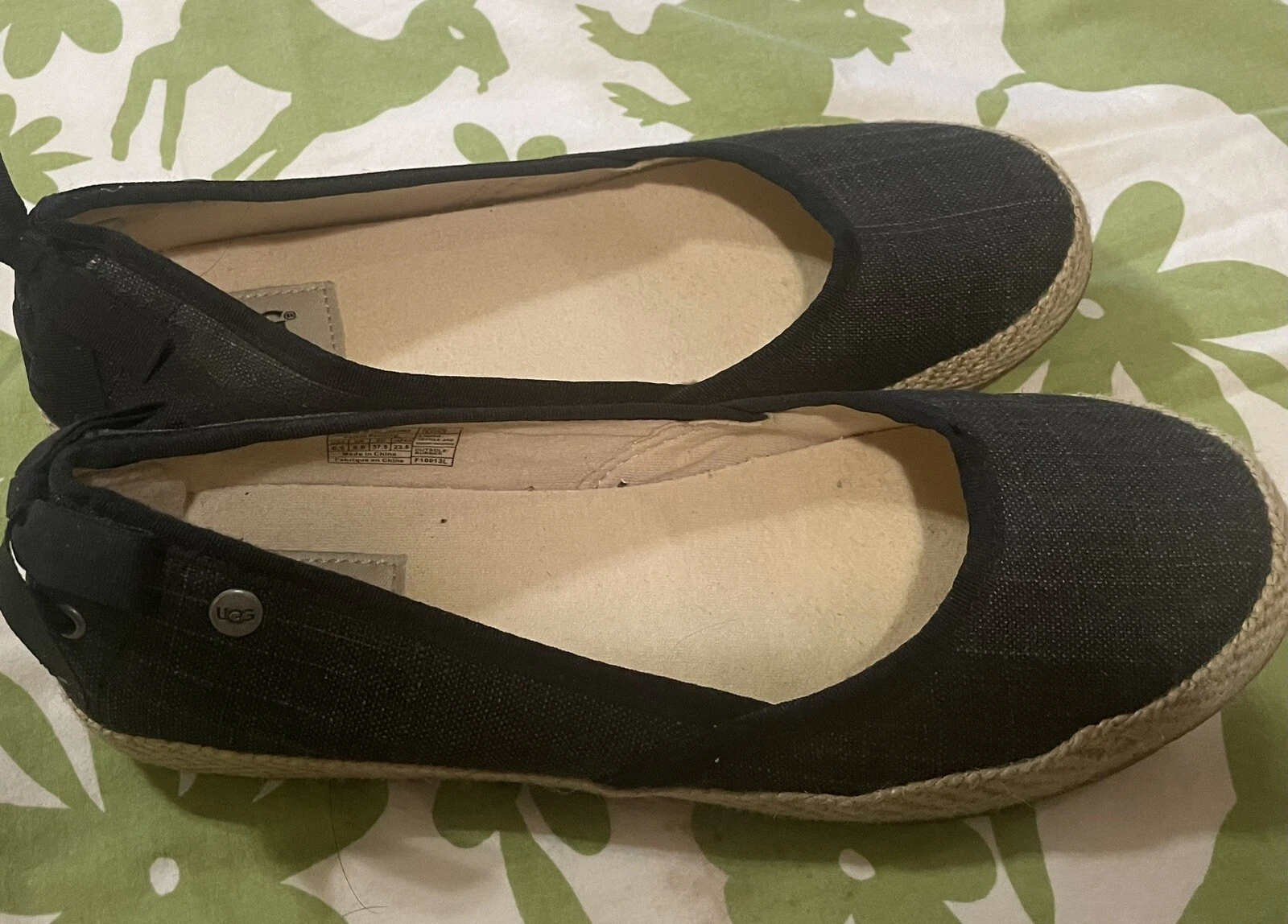 Fiocco piatto Ugg Indah da donna nero in twill in tela taglia 6 5