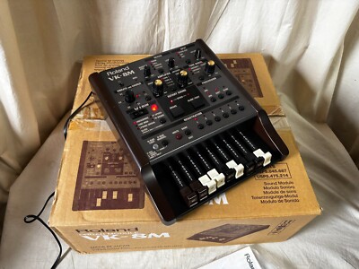 Roland VK-8 とハードケース、MIDI と音出し動作確認済み Roland VK-8M ハモンドオルガンモジュレーター Roland - VK-8M
