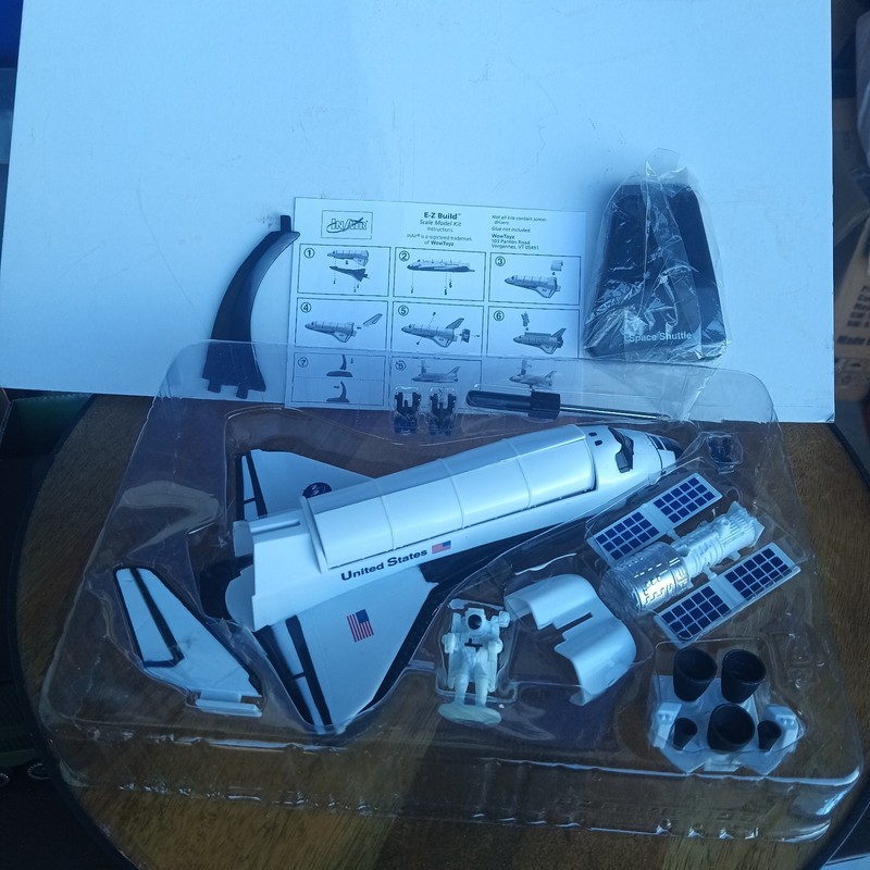 InAir E-Z Build Space Shuttle Scale Model Kit
