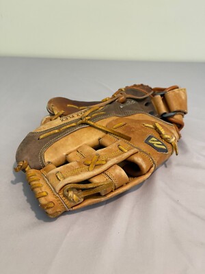 MIZUNO MZ 1395 PROFESSIONAL MODEL STEERHIDE SOFTBALL GLOVE MZ1395