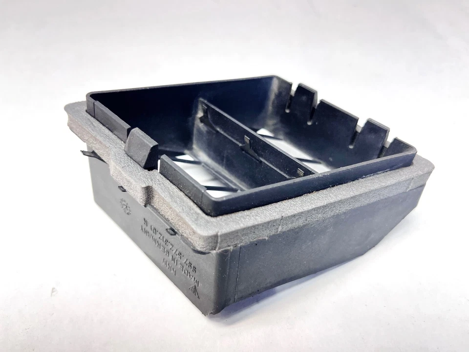 05-12 PORSCHE 911 CARRERA 4S LADO DERECHO PROTECCIÓN AGUA VENTILACIÓN REJILLA OEM Foto 2 de 3