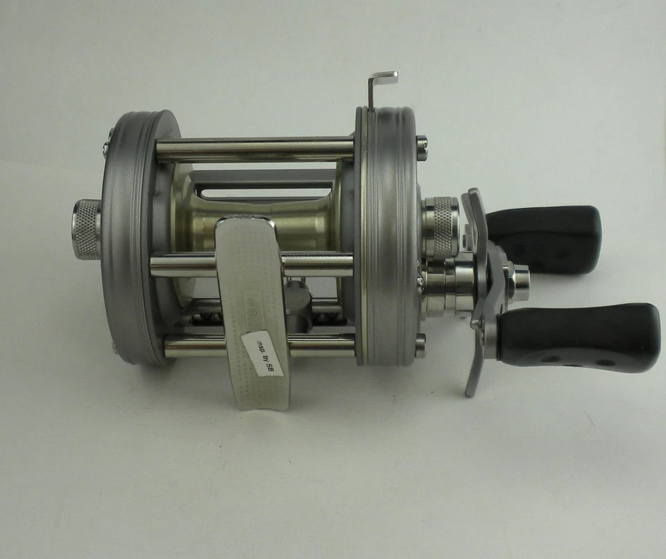 Катушка Abu Garcia 1542635 Pro Rocket Ambassadeur 6500 100-летний юбилей под правую руку - Изображение 3 из 4