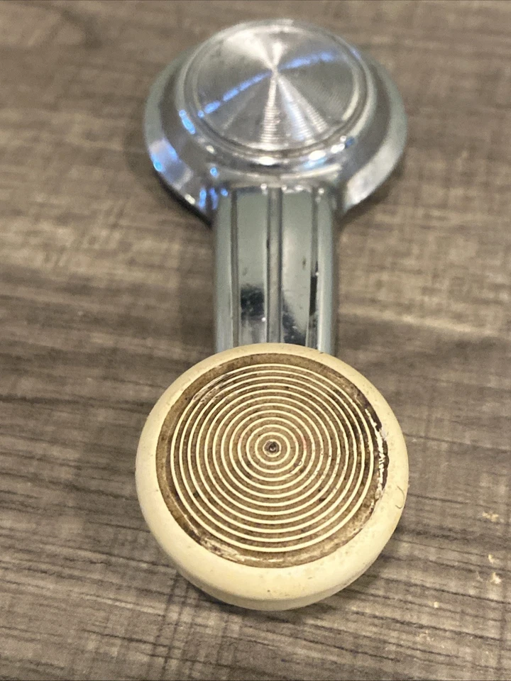 Оригинальная винтажная рукоятка окна GM Chevy 1967-1972 годов выпуска 715291 - Изображение 2 из 4