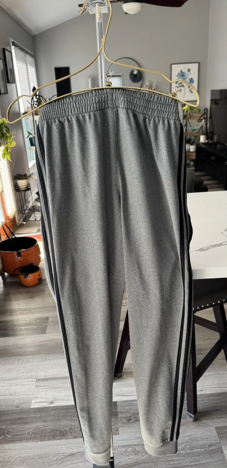 Adidas мальчиков бегунов размер большой серый в полоску 100% полиэстер подержанные - Изображение 3 из 4