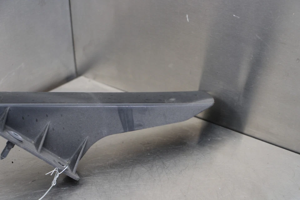 04-05 SUZUKI GSXR600 REAR BACK DRIVE CHAIN GUARD COVER SHIELD Foto 4 de 4