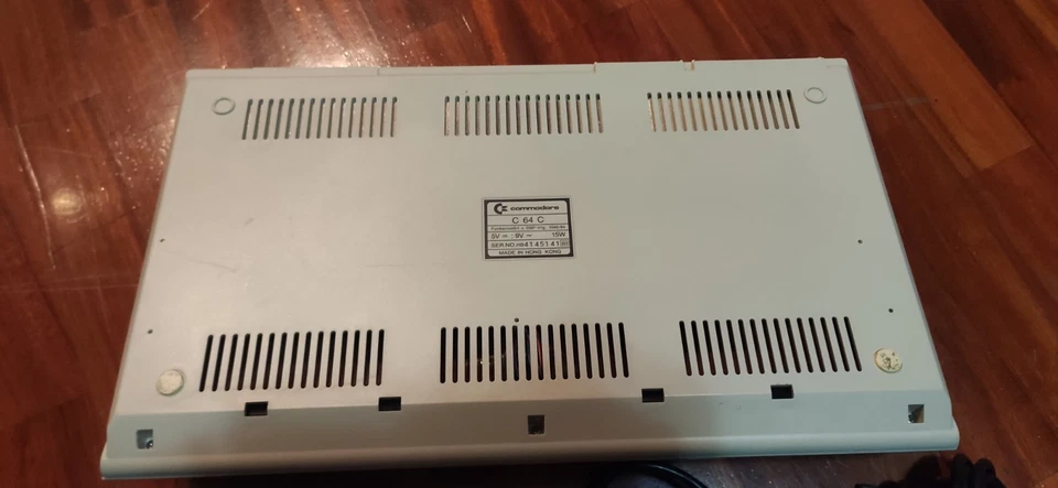 Commodore 64C Made in Hong Kong - Immagine 3 di 4