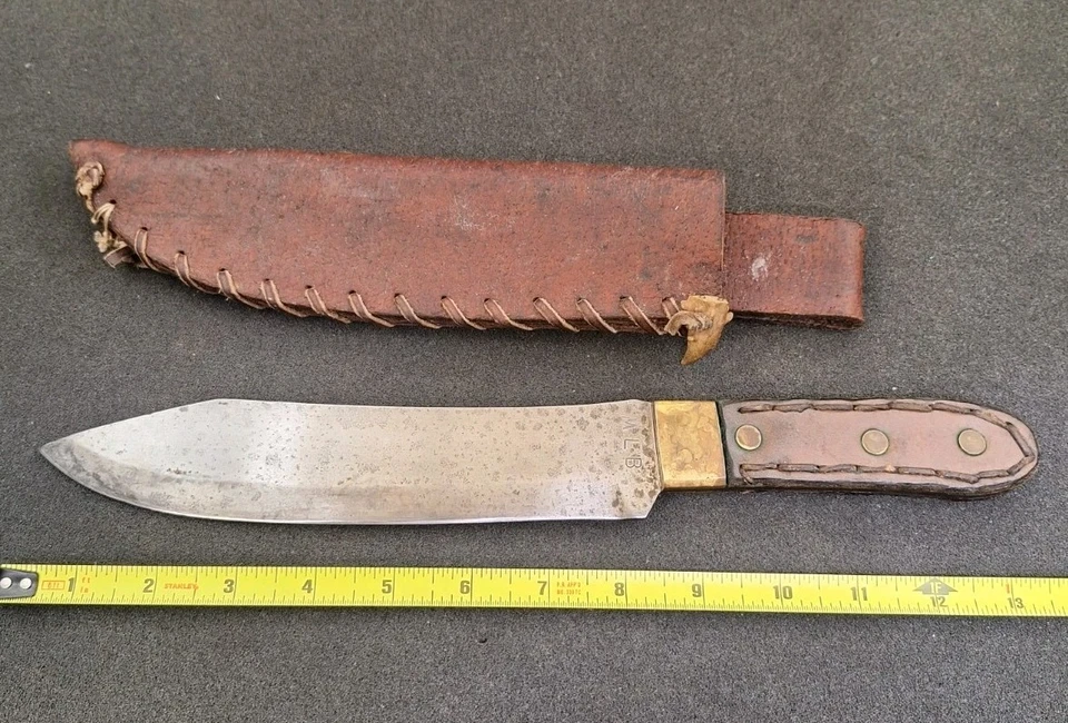 Cuchillo de hombre de montaña vintage hecho en teatro hoja de 8 1/4" mango de cuero único  Foto 4 de 4