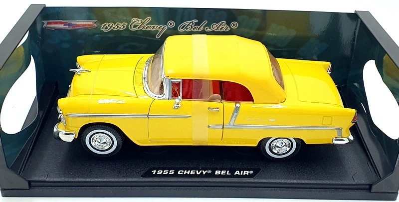 Motormax 1/18 Scale Diecast 73184TC - 1955 Chevy Bel Air Convertible Yellow - Image 4 of 4