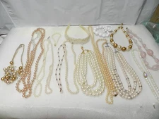 2lbs+ Vintage Costome Jewerly Lot Pearls Necklaces Bracelets (A9JJ)