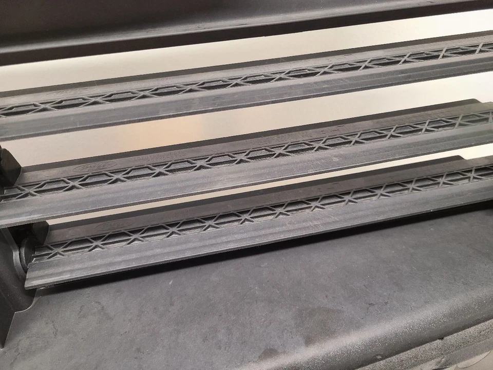 2016 2017 2018 2019 FORD EXPLORER Air Shutter Foto 2 de 4