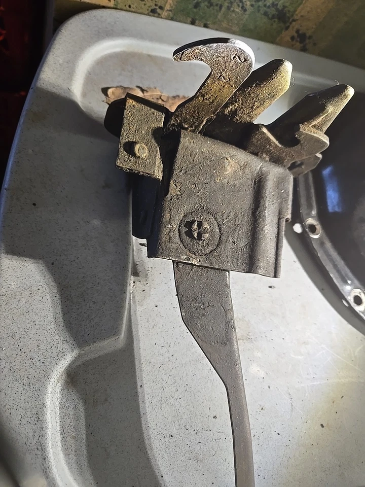 Оригинальная ручка защелки капота 1969 - 1970 Ford Mustang - Изображение 2 из 4