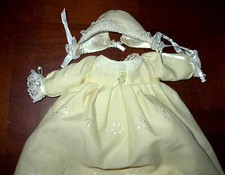 VINTAGE DOLL OUTFIT GOWN BONNET BLOOMER PALE YELLOW EYELET LACE LINED PRETTY