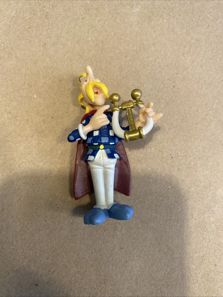 Plastoy Figur Goscinny und Uderzo: Asterix Und Obelix: Troubadix mit Laute ca7cm - Bild 4 von 4