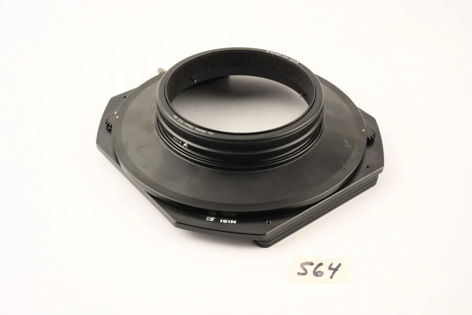 Sistema de soporte de filtro Nisi S5 150 para lente Sigma 14 mm F/1,8 DG con poste circular. Foto 3 de 4