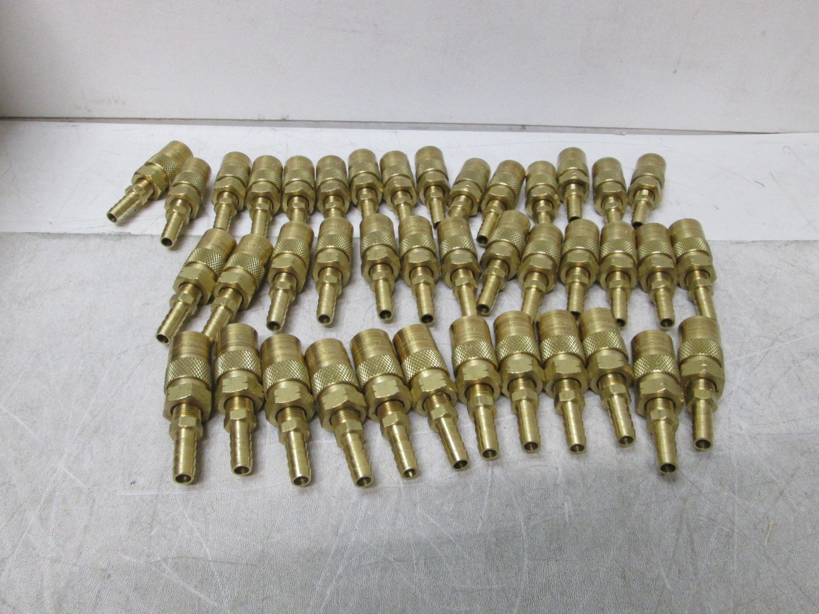 (QTY. 40) DIXON 3CMS3B 3/8" MOLD COUPLER 3/8" BARB VALVED BRASS CM