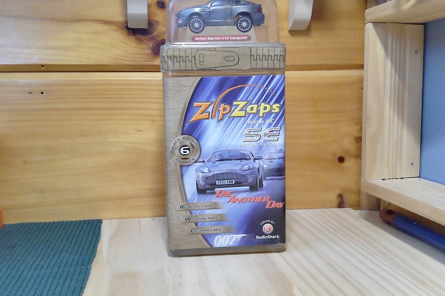 Zip Zaps Micro RC SE Aston Martin V12 Vanquish Die Another-007 Die Another Day