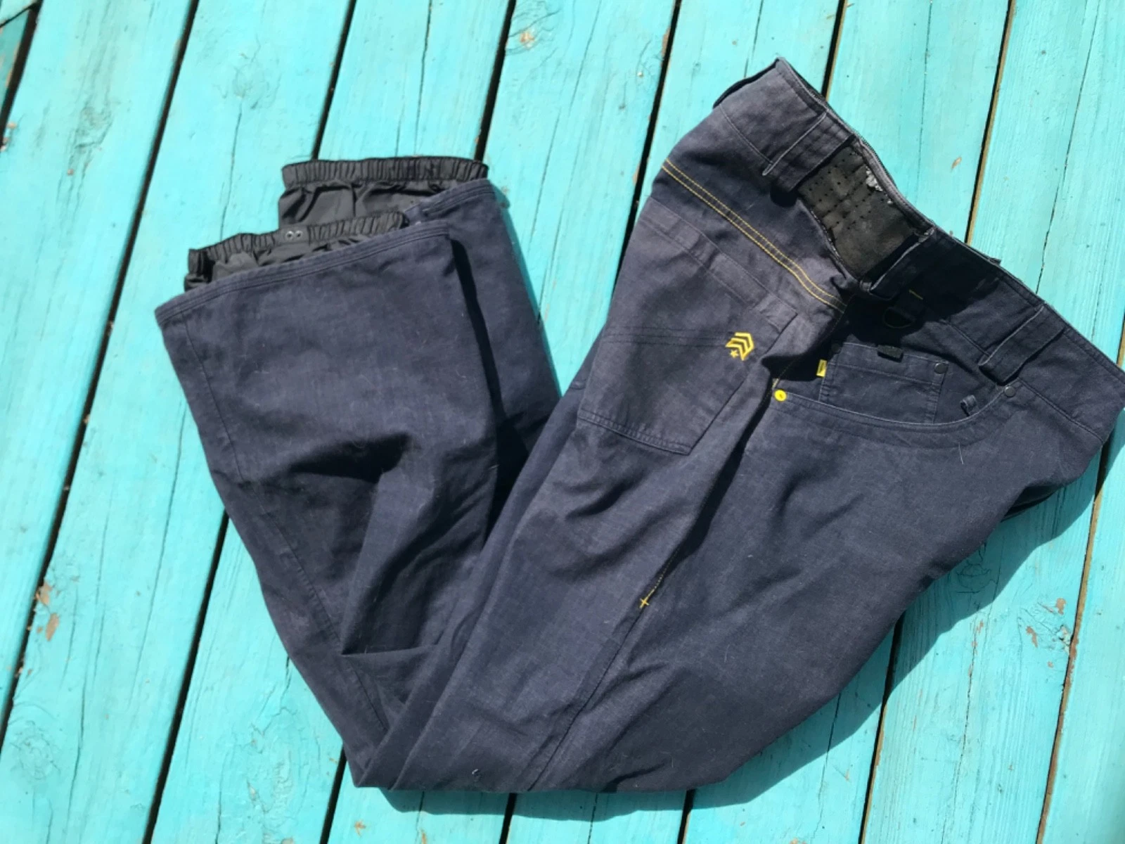 Burton analog denim jeans snowboard ski snowmobile winter pants. Men’s XL
Opens in a new window or t