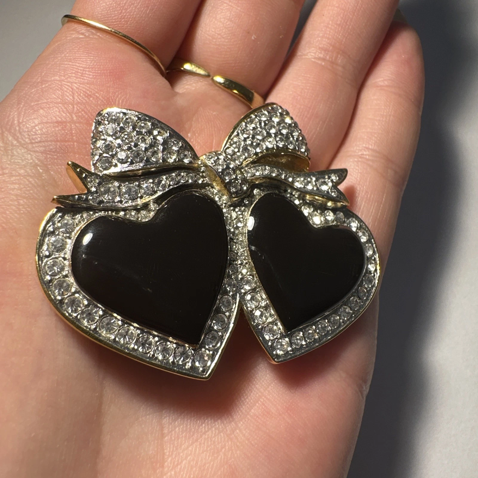 Broche Cœurs Noirs Et Dorés Avec Brillant Blanc Bijoux Fantaisie