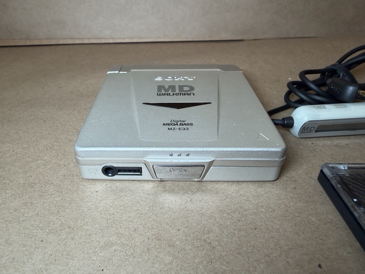 Sony Portable Minidisc Player Walkman MZ-E33 and Remote RM-MZE33