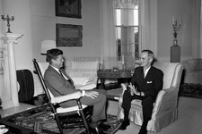 PRESIDENT JOHN F KENNEDY MEETS GOVERNOR MATTHEW WELSH INDIANA 4X6 POSTCARD PHOTO