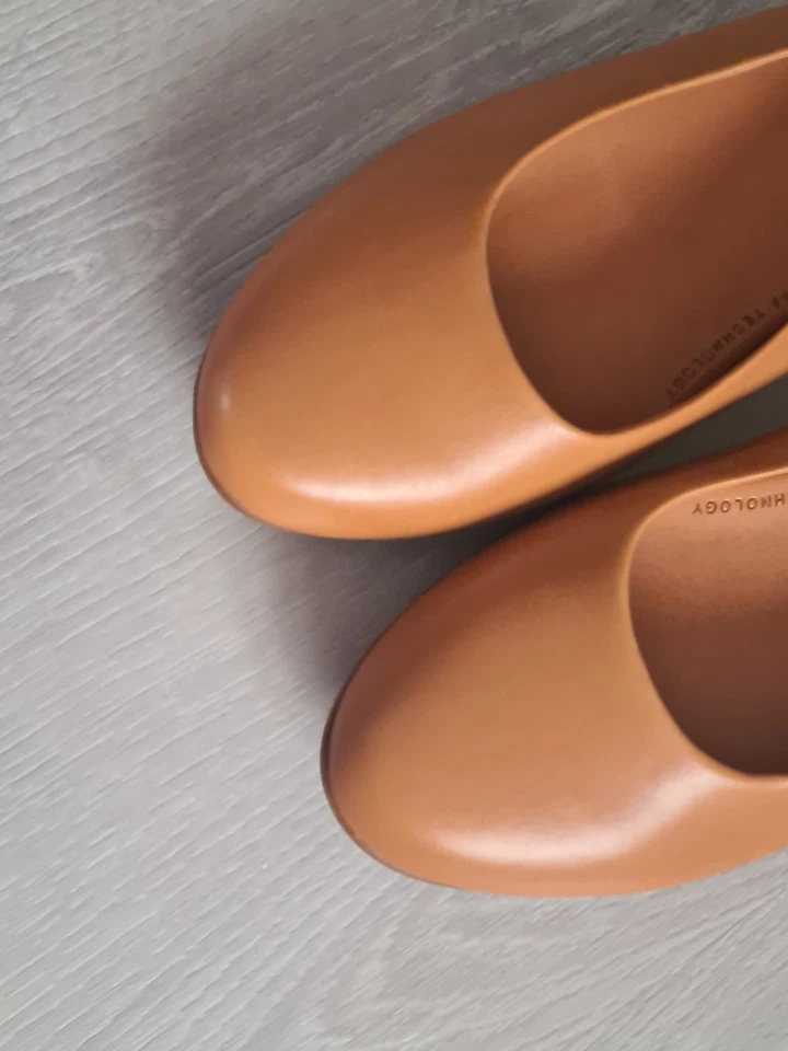 fitflops tan leather slingback shoes size 7, pls check pics before you buy  - Image 4 of 4