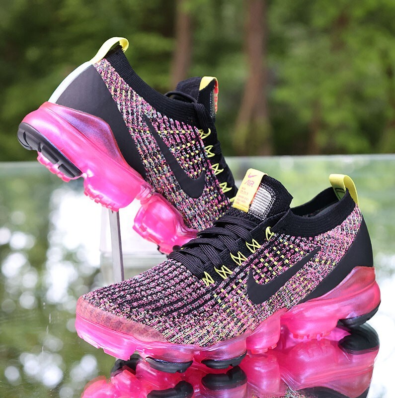 Nike Air VaporMax Flyknit Women's Size Black Pink Blast