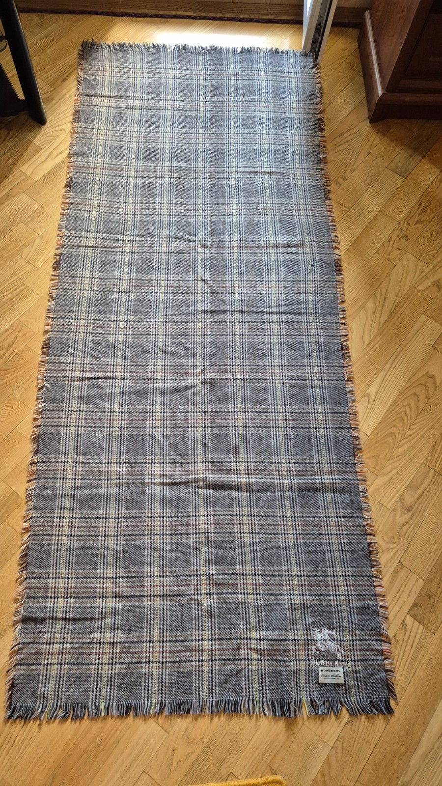 BURBERRY cashmere rectangular large scarf shawl f… - image 2