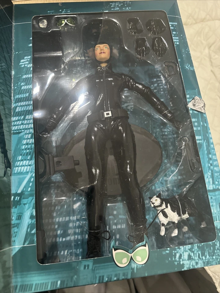 DC Direct 13 英寸 1: 6 比例现代猫女豪华人偶 1:6 全新 - 原厂封装 — 第 2/4 张图片