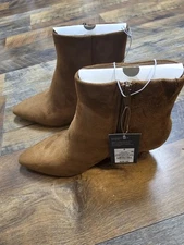 NEW women's size 8 Universal Thread fashion boots AE986 Taylor Boots