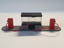 Siku Plastik V 560 Tankstelle ohne Dach  rote Zapfsäulen mit Schläuchen