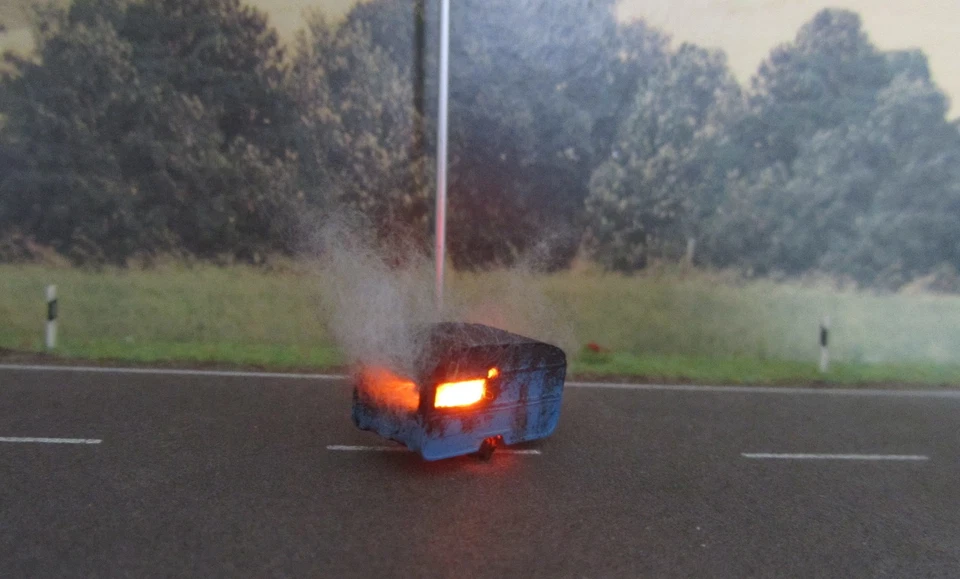 Spur N Wohnwagen Vollbrand LED 12-16V Feuerwehr Polizei Camping 1:160 - Bild 4 von 4