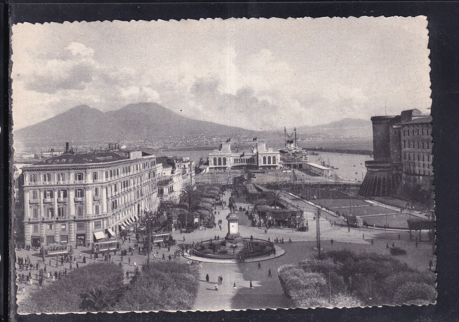 Cartolina Napoli Piazza Municipio e Stazione Marittima Q1429