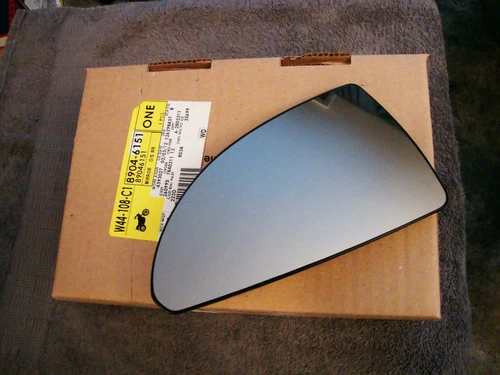 CHEVROLET IMPALA DRIVERS SIDE DOOR MIRROR GLASS NEW OEM 89046151