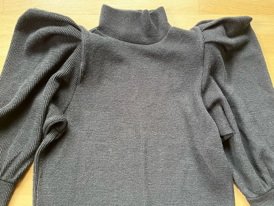 Suéter para mujer Express Extreme Puff hombro negro talla grande Foto 3 de 4