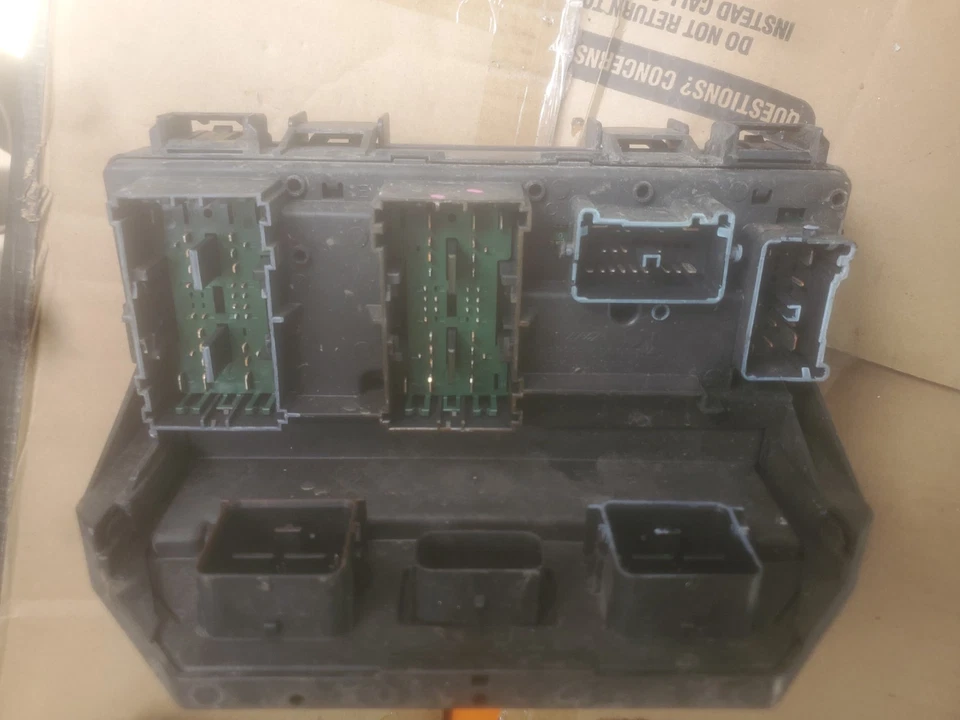 Jeep Liberty Dodge Nitro TIPM 2008 2009 caja de fusibles 04692235AH fabricante original Foto 4 de 4