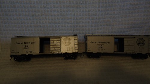 Casa redonda escala HO, coche de caja de 40', Great Northern GN plata #2549 SIN CAJA, (2) | Zustand: Used