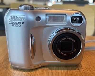 Nikon COOLPIX 2100 2.0MP E2100 Digital Camera, W/ Battery No Mem. Card-untested