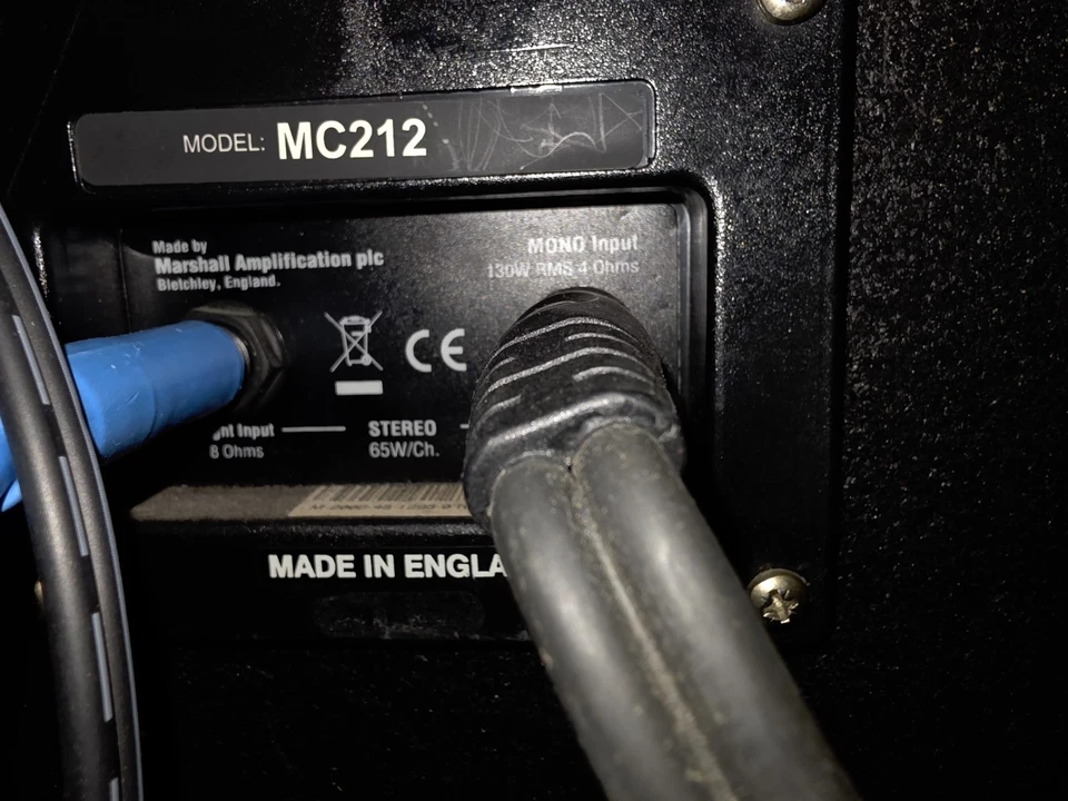 Gabinete de altavoces 130 W Marshall Mc212 2x12 con altavoces Celestion Reino Unido Foto 2 de 2