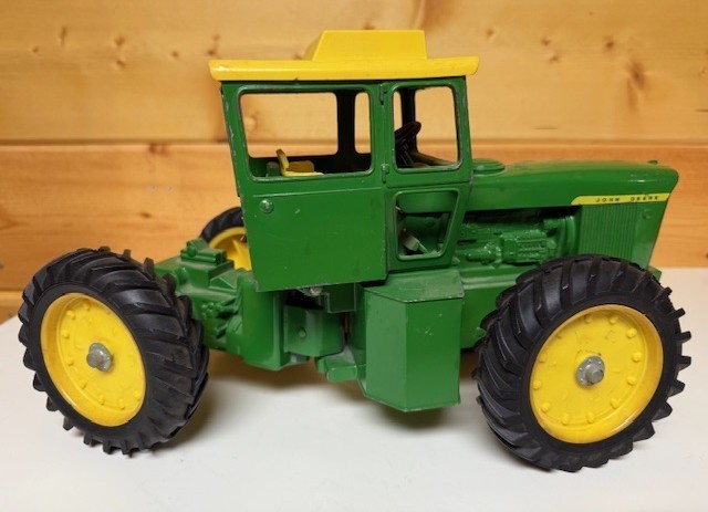 John Deere 1:16 4x4 7520 collector's toy