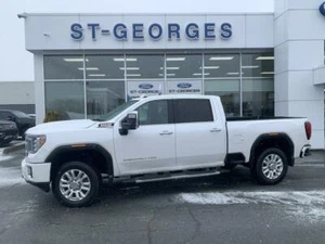 GMC SIERRA K2500 DENALI CREW 6 1/2 DURAMAX FULL EQUIPÉ CUIR TOIT GPS MAGS 20 IMPECCABLE 2020