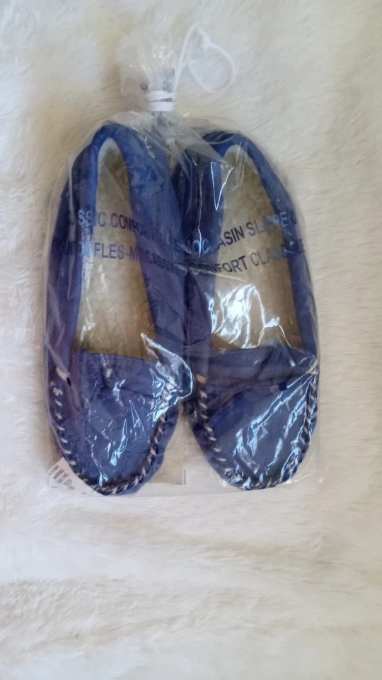 Classic Comfortable Lined Sherpa Moccasin Slippers (Size 7) Blue Color Only -NEW - Image 4 of 4