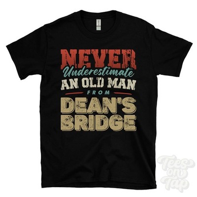 NIEMALS UNTERSCHÄTZEN SIE EINEN ALTEN MANN VON DEAN'S BRIDGE T-SHIRT Weihnachtsgeschenk Knurnard