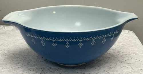 VTG Pyrex SNOWFLAKE GARLAND 4 QT 444 Cinderella MIXING BOWL Blue White