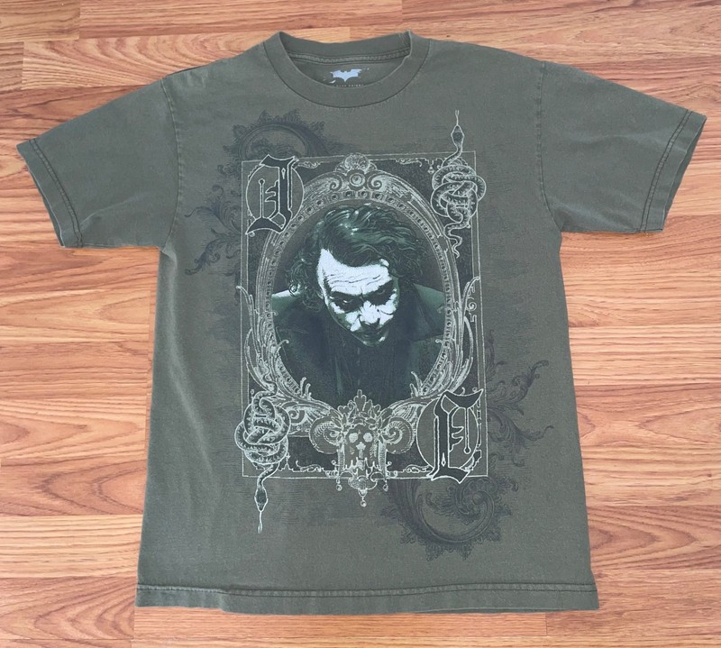 The Dark Knight Joker T shirt Medium