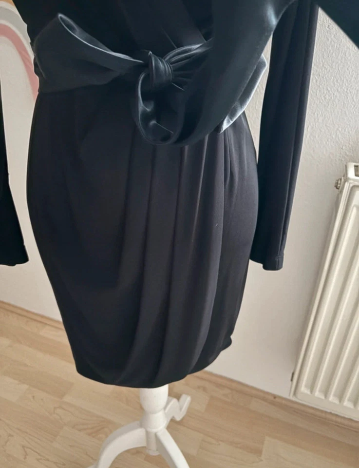 Marchesa Notte Wickelkleid – Seide - schwarz -  Größe 2 (entspricht 34/36) - Bild 4 von 4