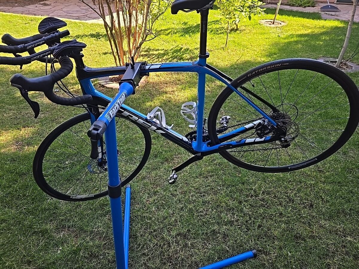 2015 Trek Domane 4.3 Disc 400 Road Bike- Black Blue Carbon 2015 Trek Domane 4.3 Disc 400 Road Bike- Black Blue Carbon