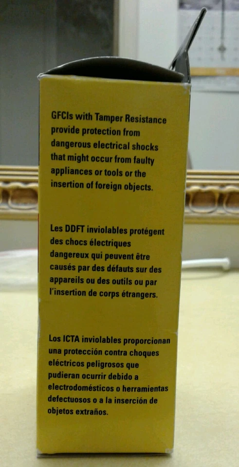 Salida Cooper Ivory resistente a manipulaciones GFCI GFI 5-15R 15A TRVGF15V-M Foto 2 de 4