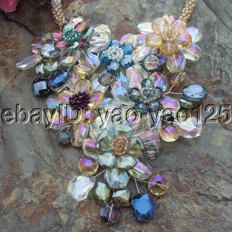 Collar distintivo de flores de cristal multicapa de 20" Foto 4 de 4
