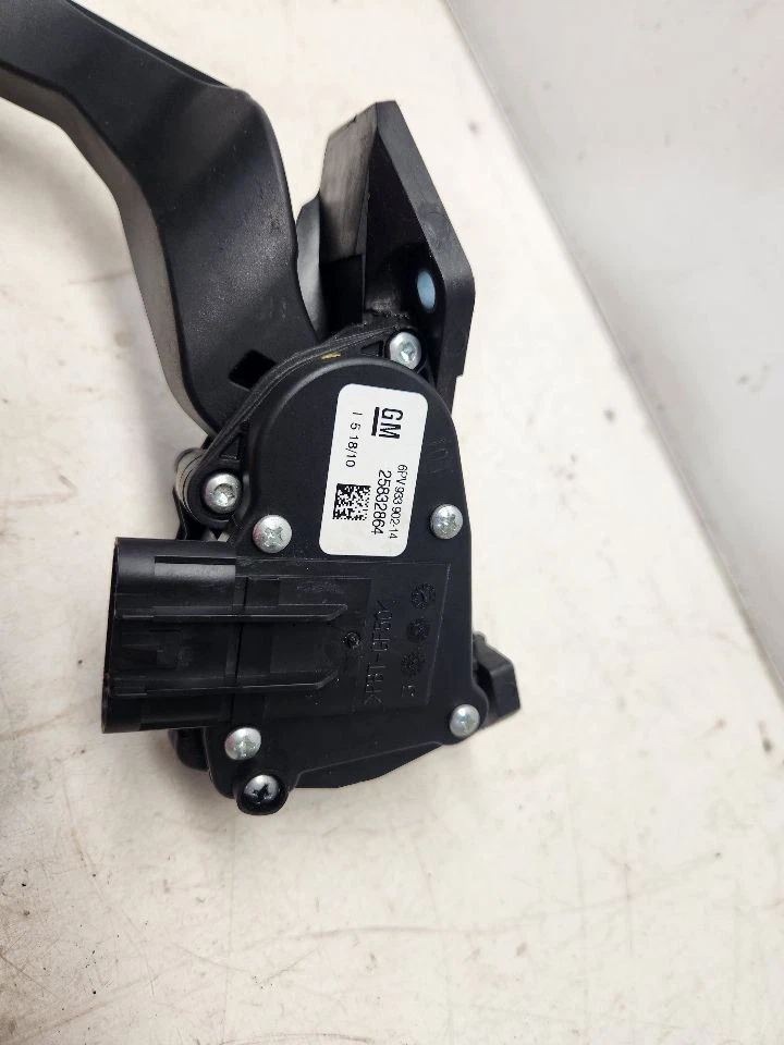 2010 GMC Sierra 1500 (5.3L / AT / 4x4) Accelerator Pedal - DBW / Drive By Wire - Image 3 of 4